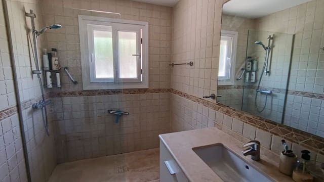 3 soveværelse Villa til salg i Buenas Noches, Estepona med swimmingpool garage - € 900.000 (Ref: 9953695)