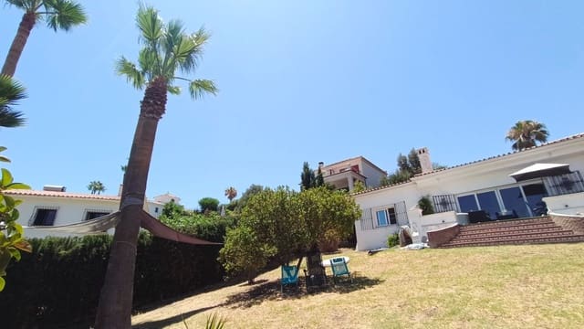 3 soveværelse Villa til salg i Buenas Noches, Estepona med swimmingpool garage - € 900.000 (Ref: 9953695)