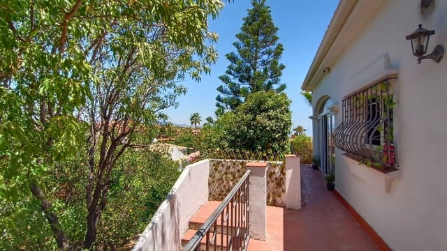 3 soveværelse Villa til salg i Buenas Noches, Estepona med swimmingpool garage - € 900.000 (Ref: 9953695)