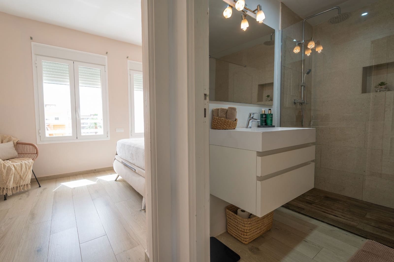 3 bedroom Flat for sale in Santa Eulalia / Santa Eularia - € 695,000 (Ref: 9956741)