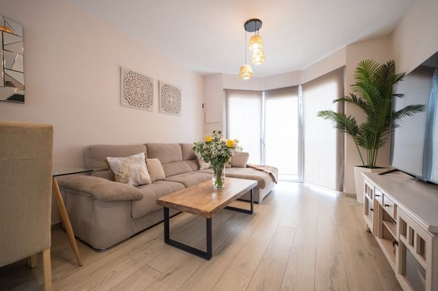 3 soveværelse Lejlighed til salg i Santa Eulalia / Santa Eularia - € 695.000 (Ref: 9956741)