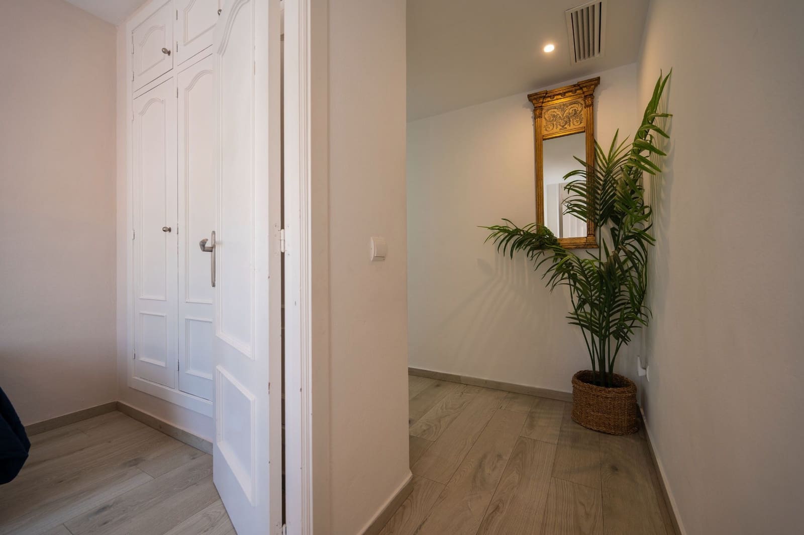 3 bedroom Flat for sale in Santa Eulalia / Santa Eularia - € 695,000 (Ref: 9956741)