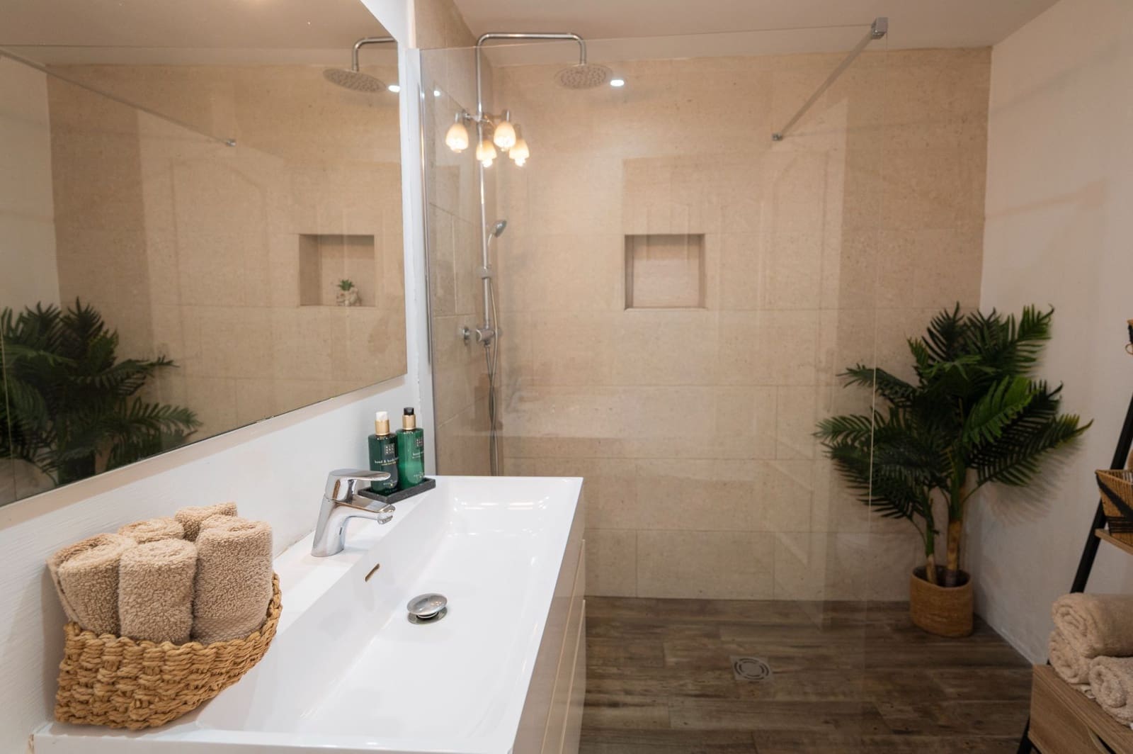 3 bedroom Flat for sale in Santa Eulalia / Santa Eularia - € 695,000 (Ref: 9956741)