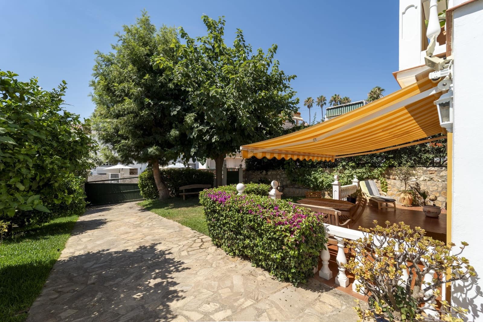 4 bedroom Villa for sale in Velez-Malaga with pool garage - € 669,000 (Ref: 9956742)