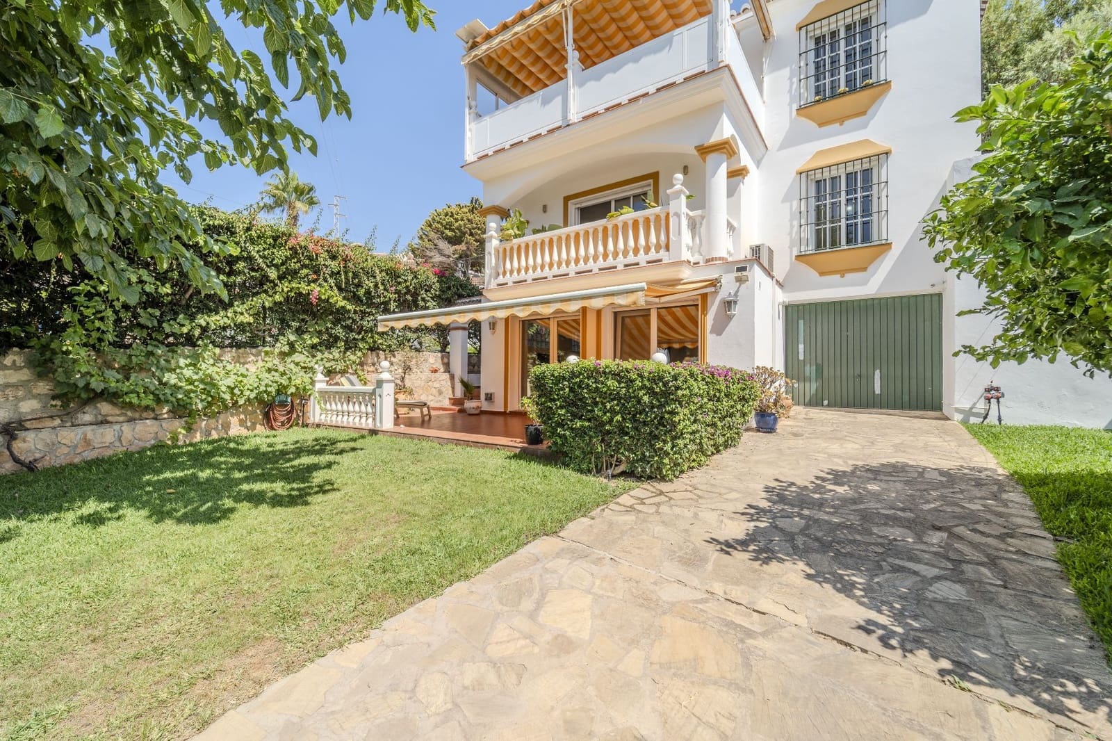 4 bedroom Villa for sale in Velez-Malaga with pool garage - € 669,000 (Ref: 9956742)