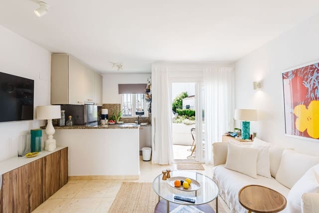 1 soverom Kjedet enebolig til salgs i Mijas med svømmebasseng - € 359 000 (Ref: 9956745)