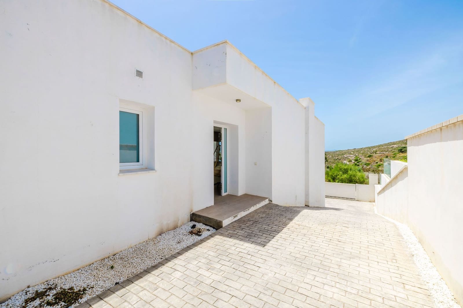 3 bedroom Villa for sale in San Roque with pool garage - € 640,000 (Ref: 9959116)