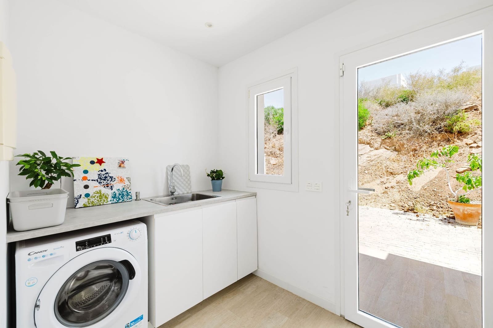 3 bedroom Villa for sale in San Roque with pool garage - € 640,000 (Ref: 9959116)