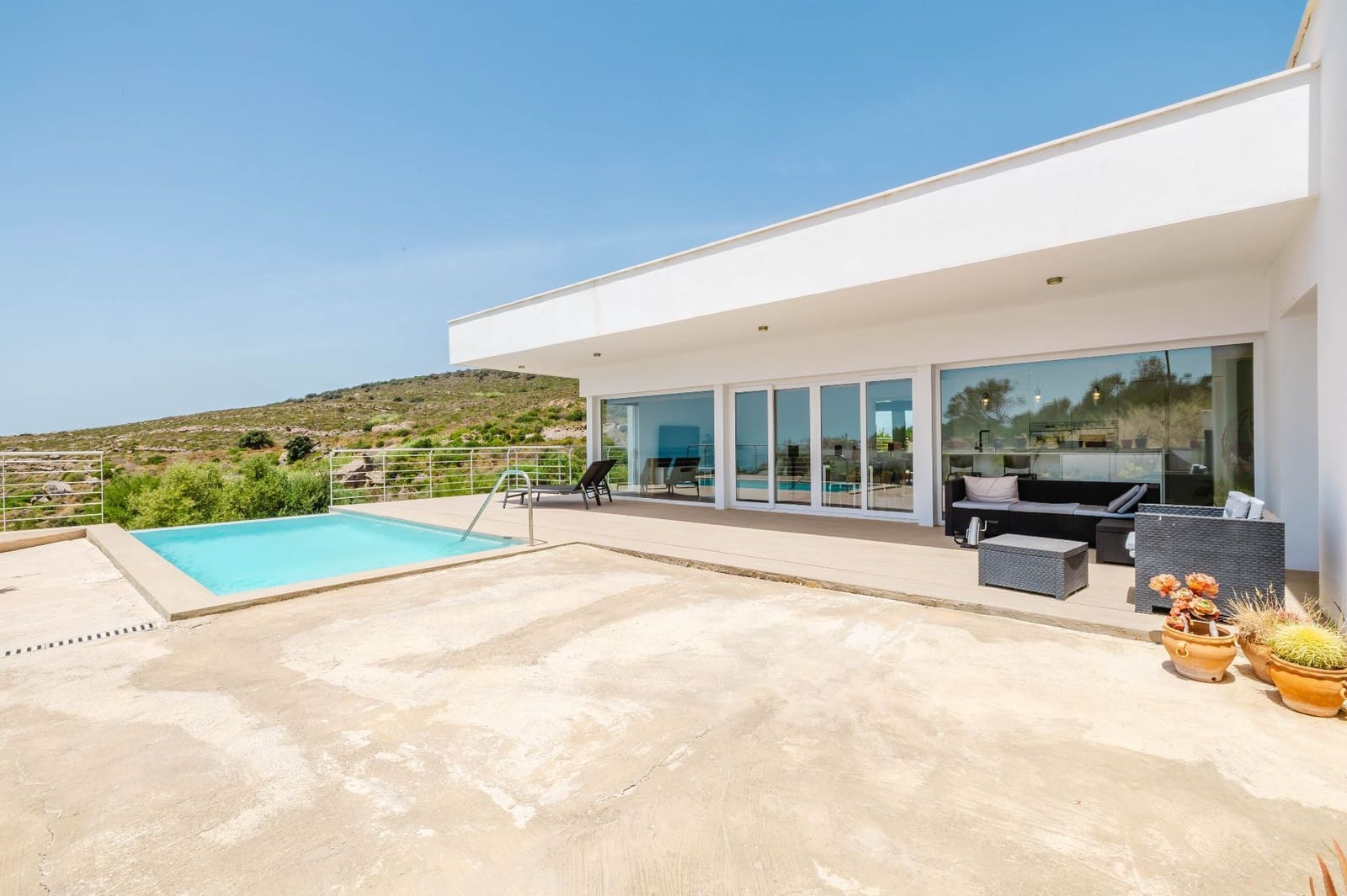 3 bedroom Villa for sale in San Roque with pool garage - € 640,000 (Ref: 9959116)