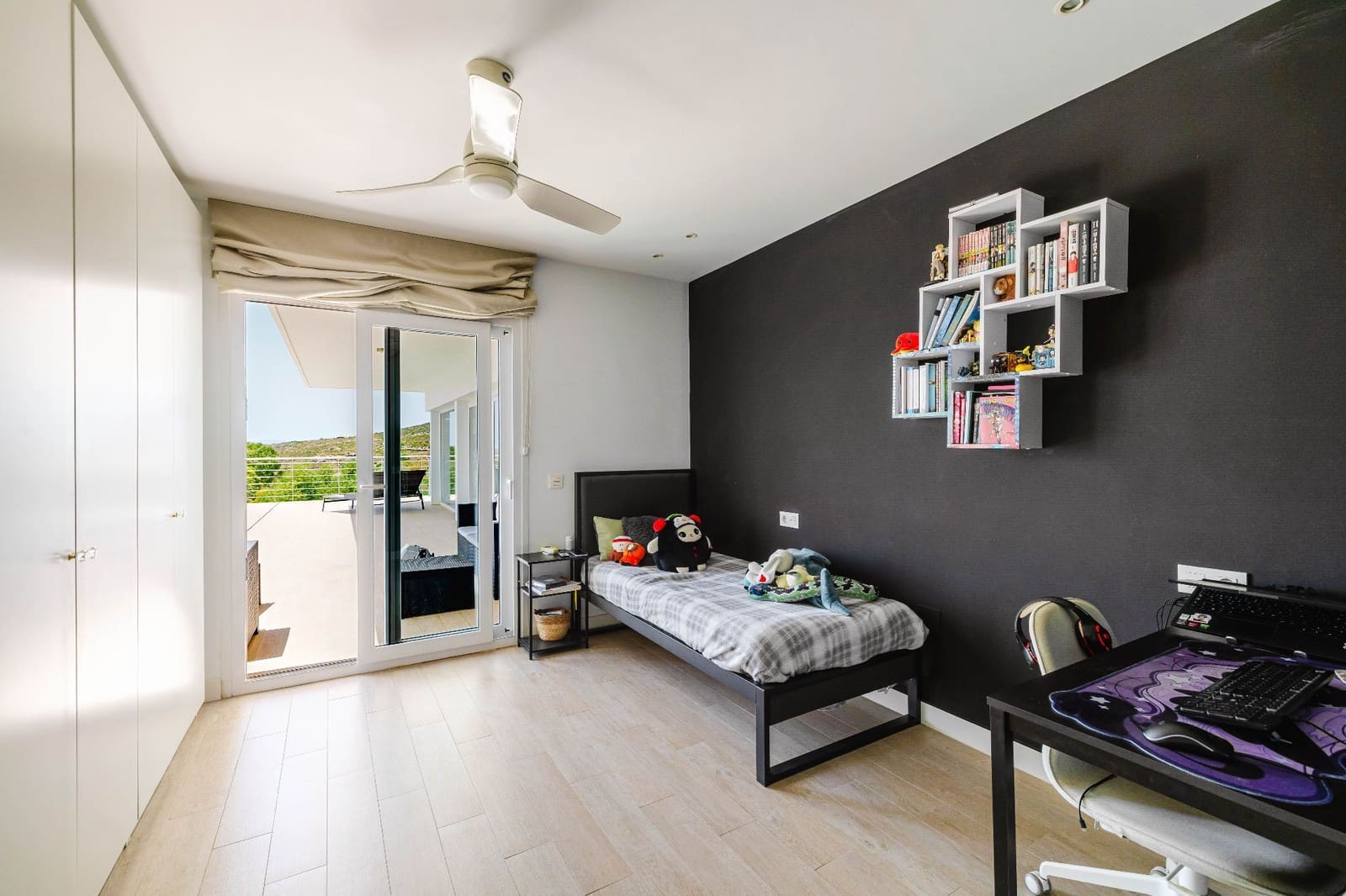 3 bedroom Villa for sale in San Roque with pool garage - € 640,000 (Ref: 9959116)