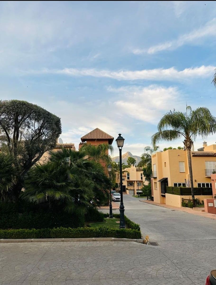 3 sovrum Semi-fristående Villa till salu i Marbella - 575 000 € (Ref: 9961975)
