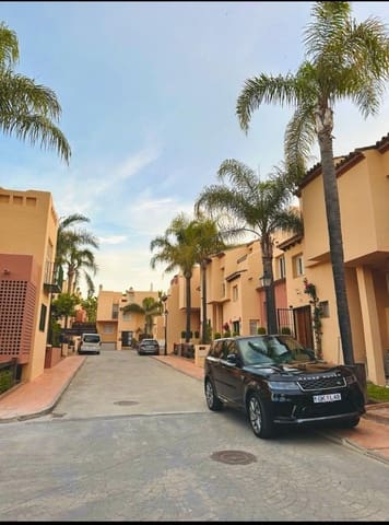 3 sovrum Semi-fristående Villa till salu i Marbella - 575 000 € (Ref: 9961975)
