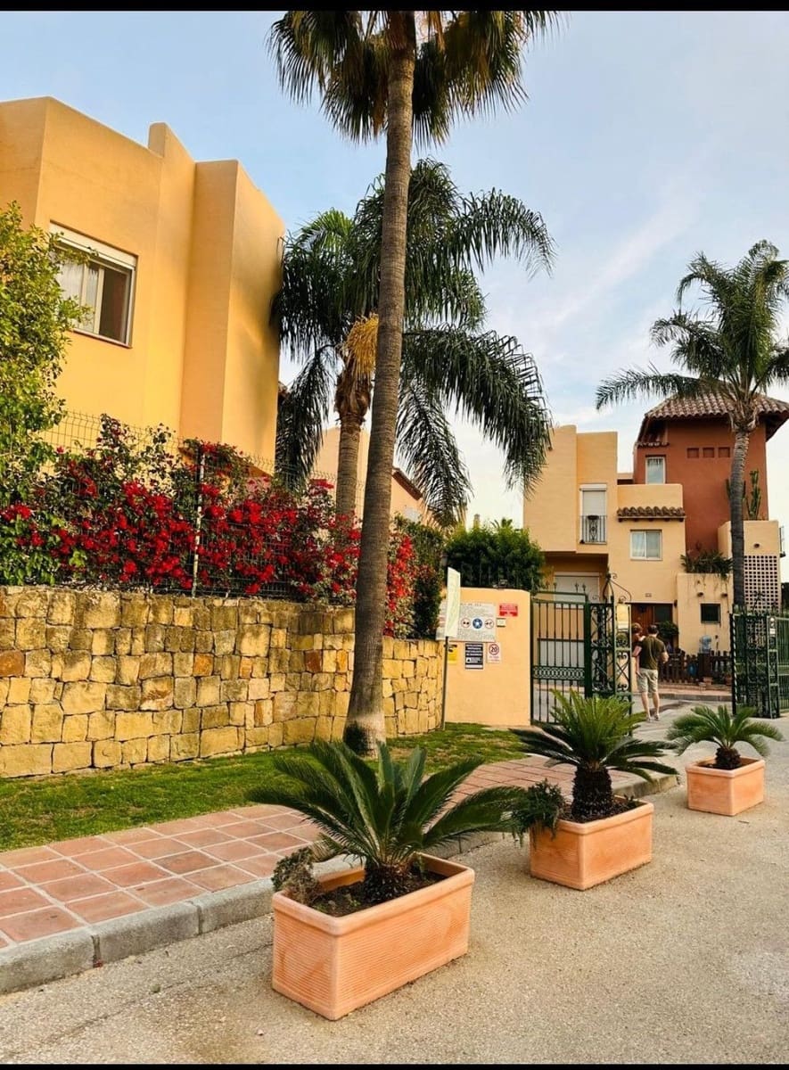 3 sovrum Semi-fristående Villa till salu i Marbella - 575 000 € (Ref: 9961975)