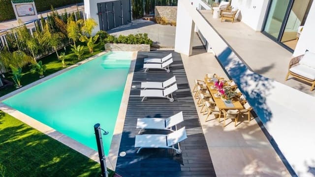 4 soverom Villa til salgs i Marbella med svømmebasseng garasje - € 1 895 000 (Ref: 9969191)