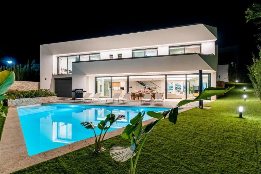 4 soverom Villa til salgs i Marbella med svømmebasseng garasje - € 1 895 000 (Ref: 9969191)