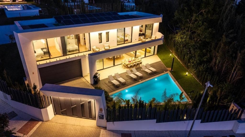 4 soverom Villa til salgs i Marbella med svømmebasseng garasje - € 1 895 000 (Ref: 9969191)