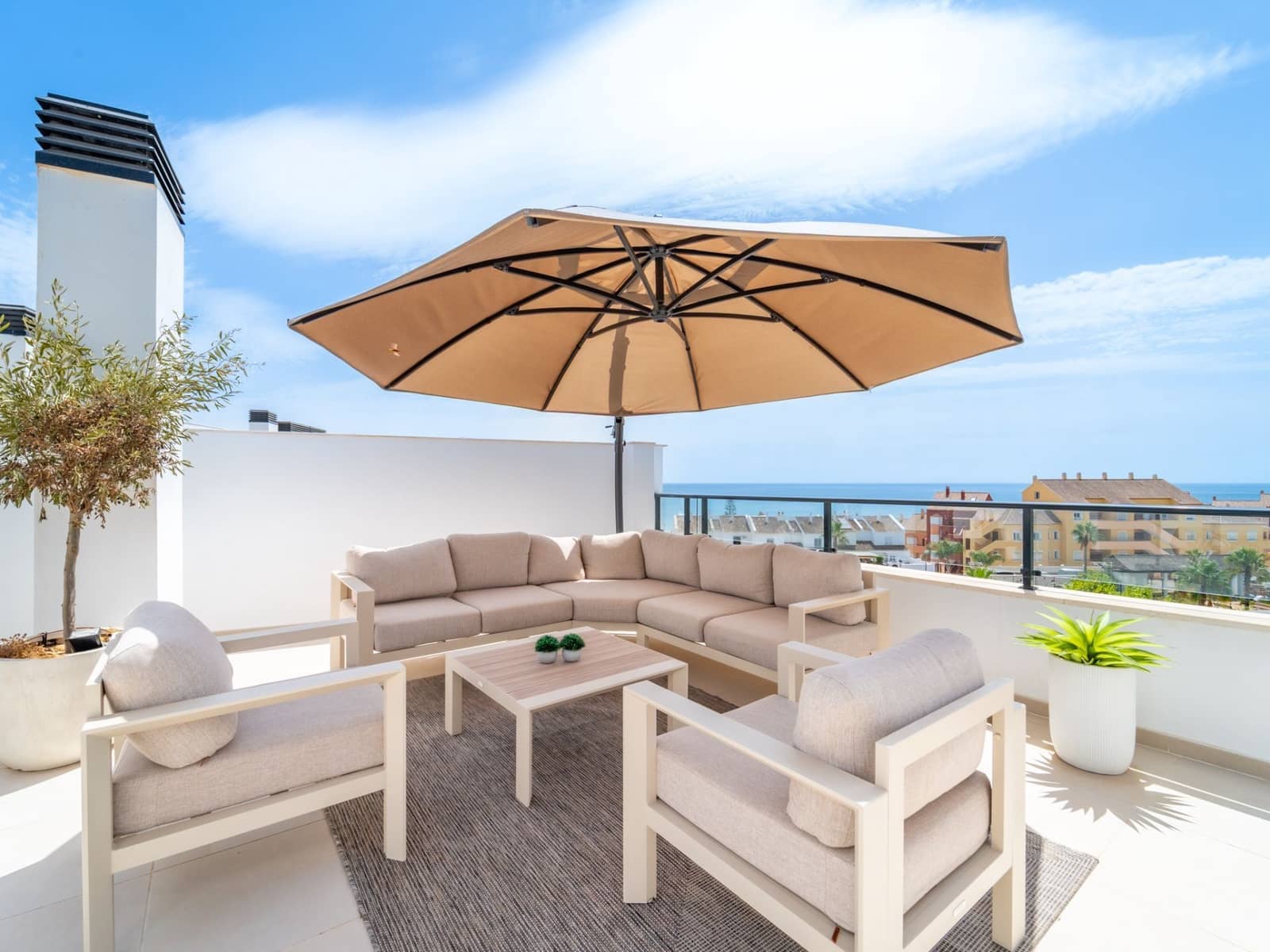 2 Zimmer Wohnung zu verkaufen in Manilva mit Pool Garage - 620.000 € (Ref: 9972837)