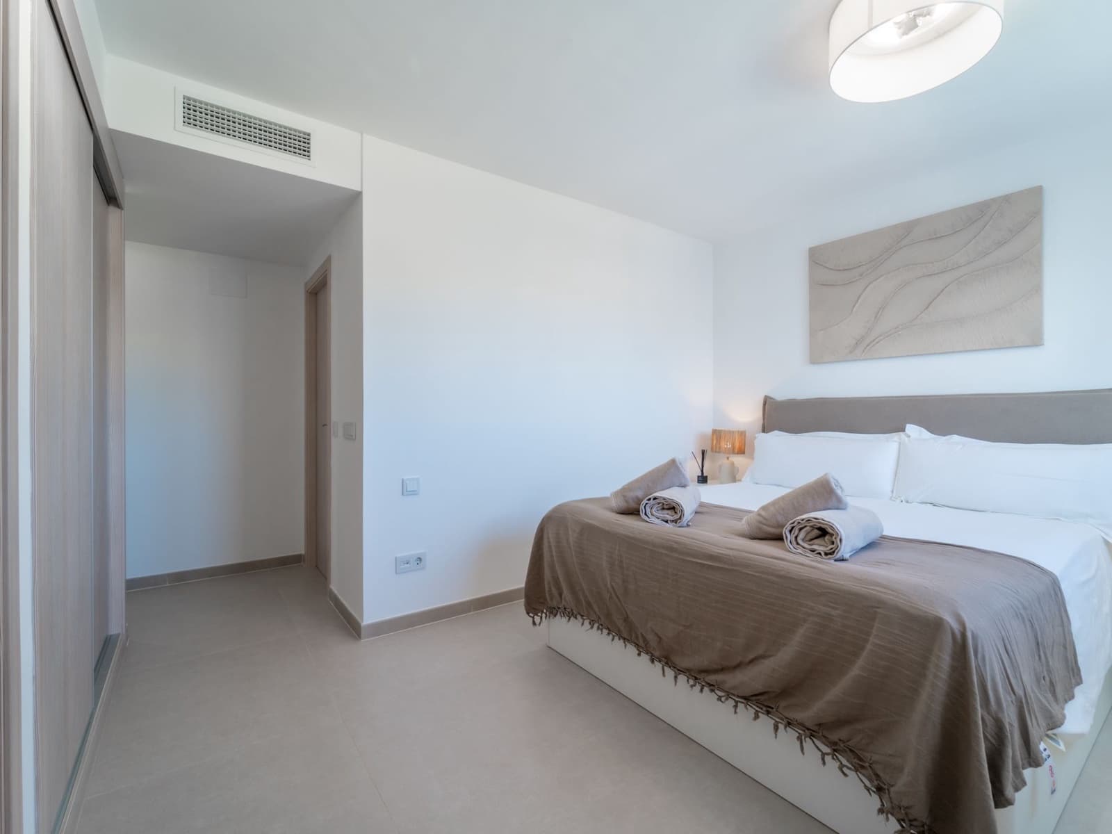 2 Zimmer Wohnung zu verkaufen in Manilva mit Pool Garage - 620.000 € (Ref: 9972837)