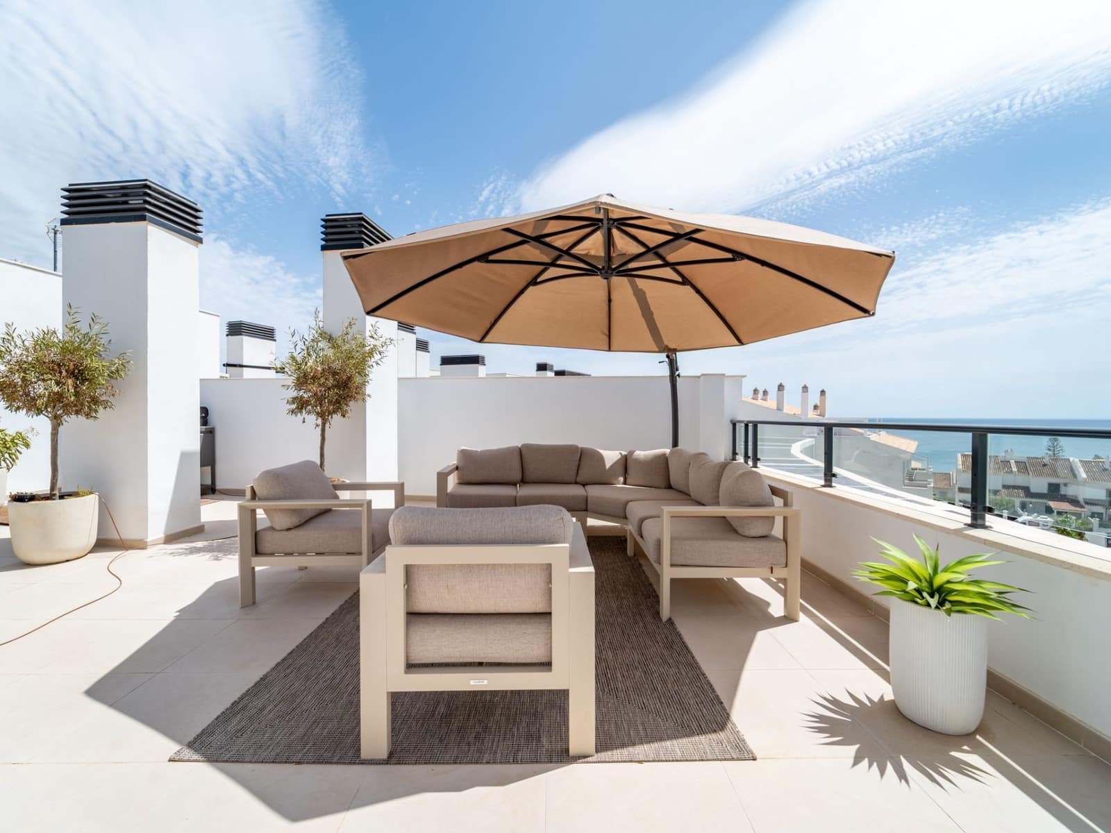 2 Zimmer Wohnung zu verkaufen in Manilva mit Pool Garage - 620.000 € (Ref: 9972837)