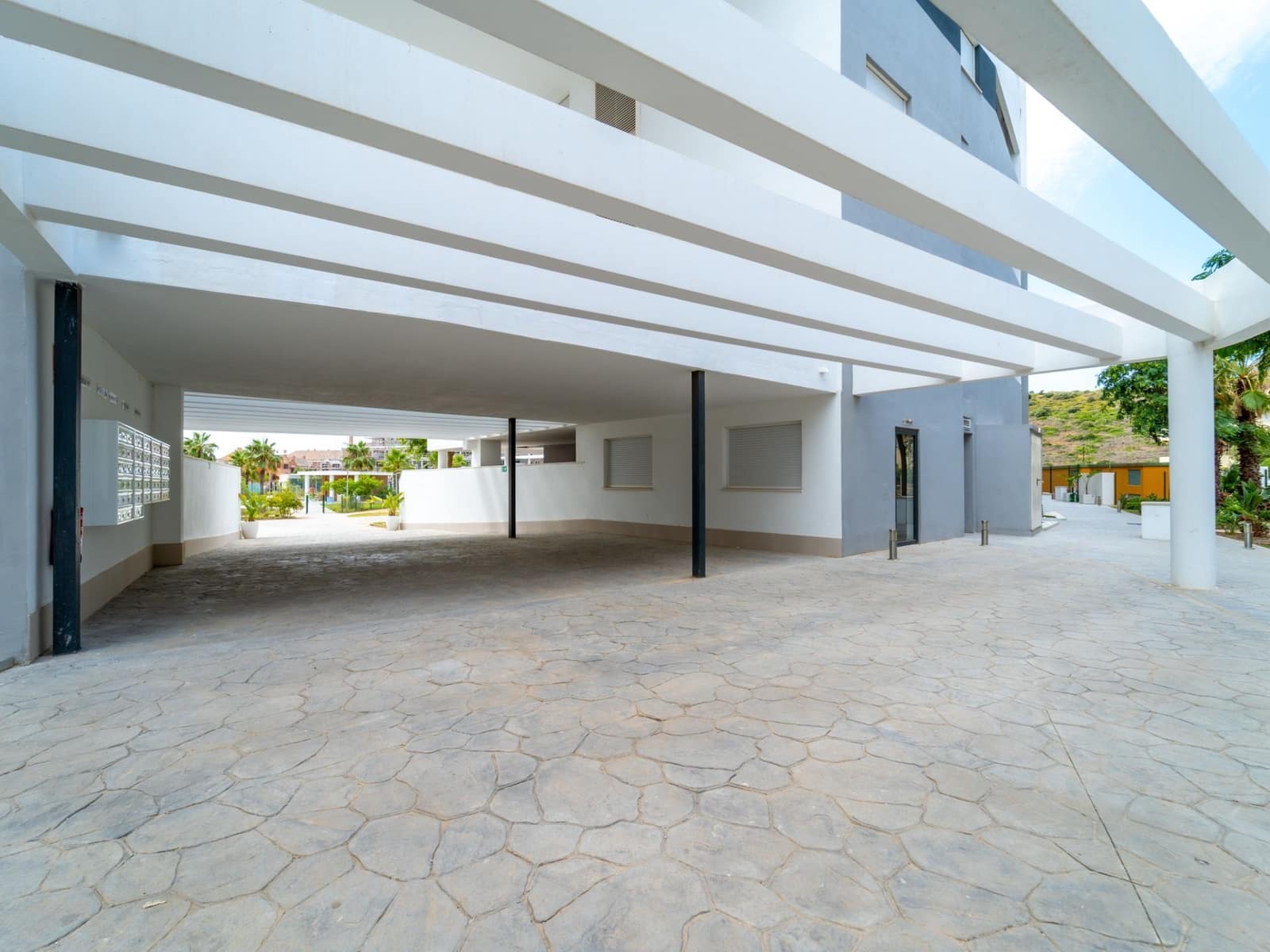 2 Zimmer Wohnung zu verkaufen in Manilva mit Pool Garage - 620.000 € (Ref: 9972837)