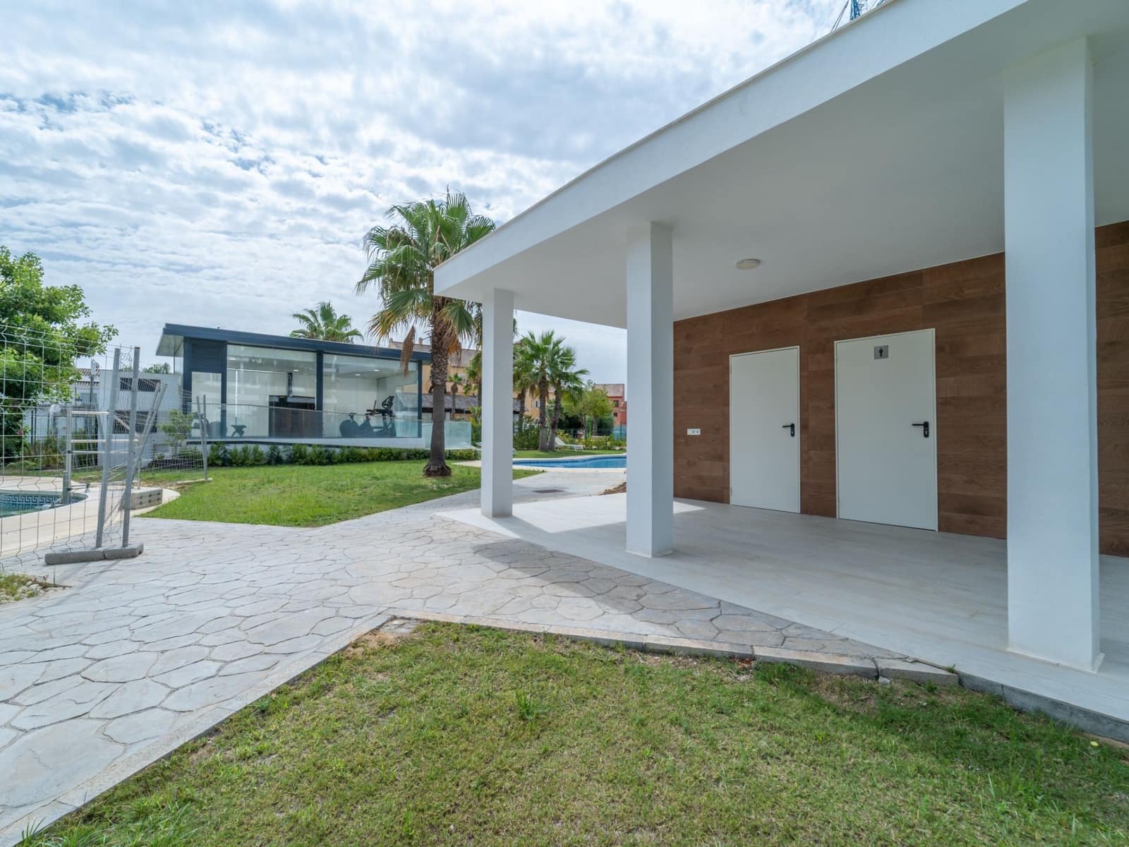 2 Zimmer Wohnung zu verkaufen in Manilva mit Pool Garage - 620.000 € (Ref: 9972837)