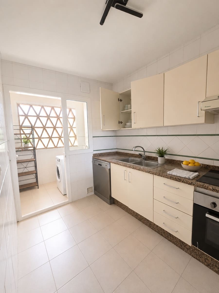 3 soverom Penthouse til salgs i Marbella - € 445 000 (Ref: 9972838)