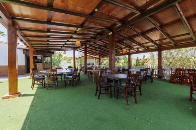 3 slaapkamer Hotel te koop in Marbella - € 1.750.000 (Ref: 9972839)