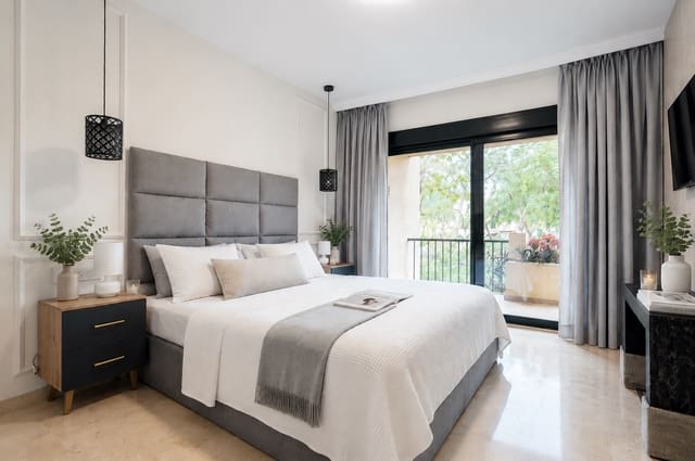 Piso de 3 habitaciones en El Paraiso, Estepona en venta con piscina - 520.000 € (Ref: 9976758)