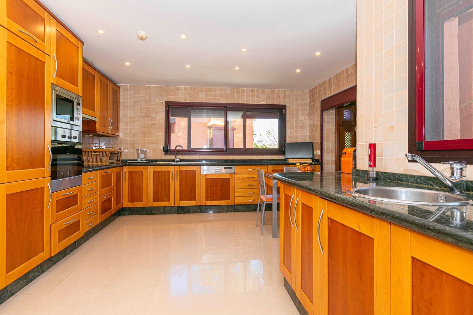 3 soveværelse Lejlighed til salg i Marbella med swimmingpool garage - € 1.950.000 (Ref: 9976763)