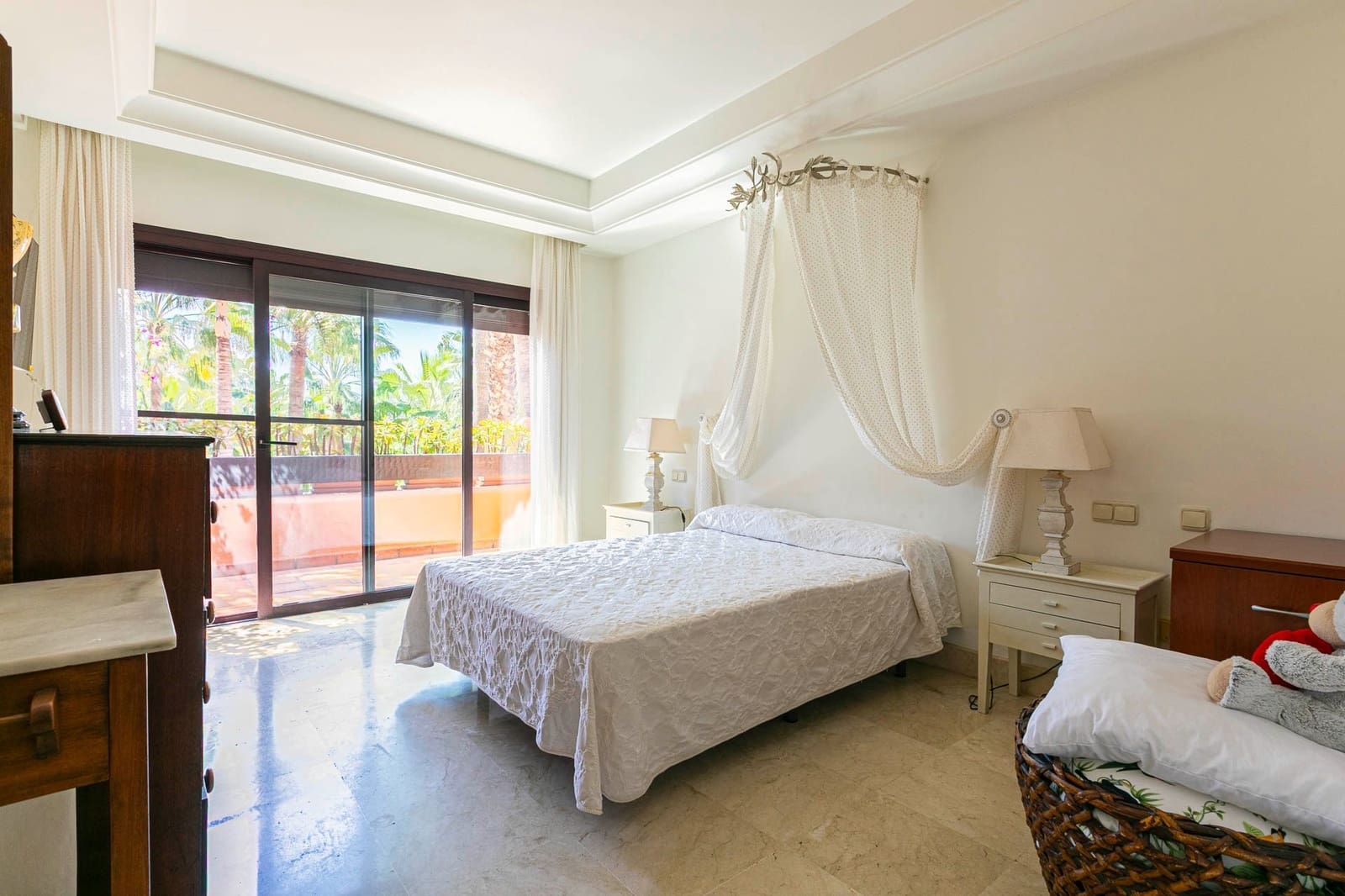 3 soveværelse Lejlighed til salg i Marbella med swimmingpool garage - € 1.950.000 (Ref: 9976763)