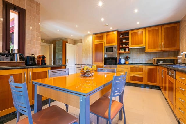 3 soverom Leilighet til salgs i Marbella med svømmebasseng garasje - € 1 950 000 (Ref: 9976763)