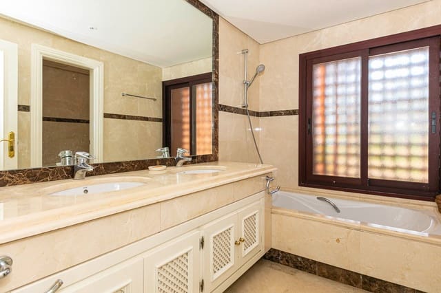 3 soverom Leilighet til salgs i Marbella med svømmebasseng garasje - € 1 950 000 (Ref: 9976763)