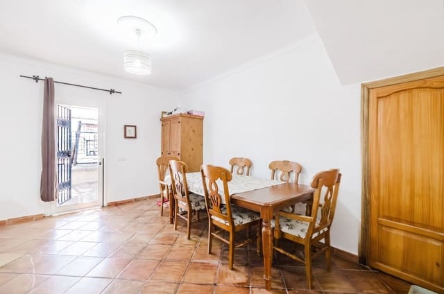 2 bedroom Semi-detached Villa for sale in Marbella - € 435,000 (Ref: 9978135)