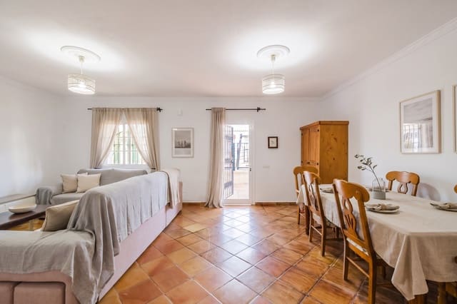 2 bedroom Semi-detached Villa for sale in Marbella - € 435,000 (Ref: 9978135)