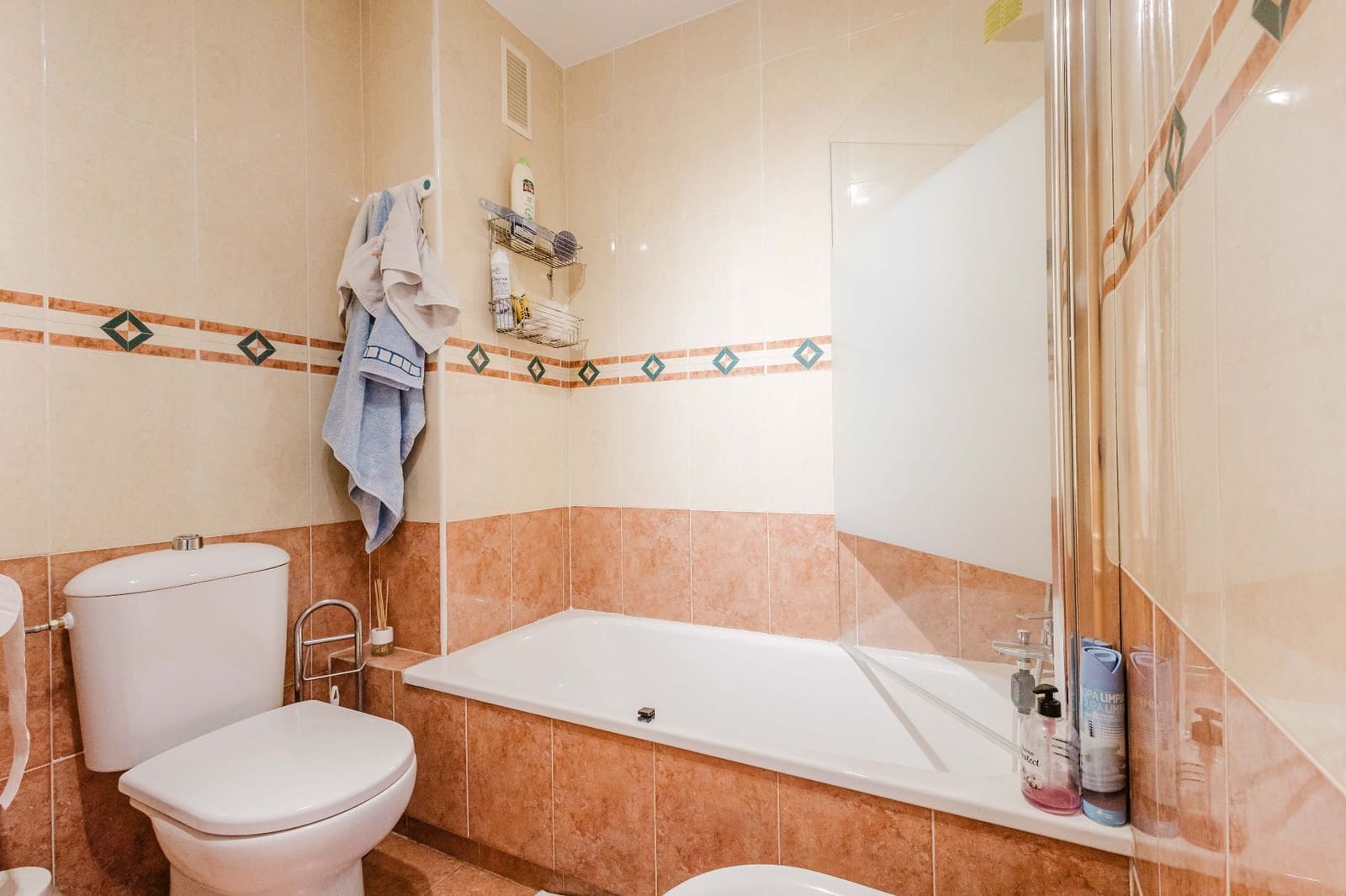 3 bedroom Flat for sale in Alhaurin de la Torre with garage - € 280,000 (Ref: 9984349)