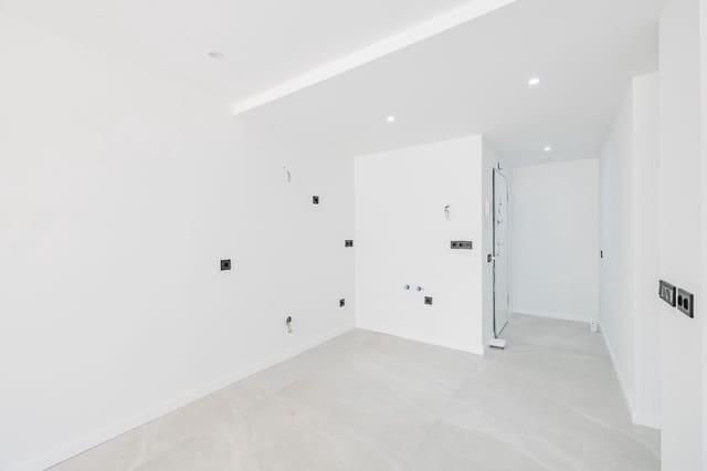 2 sypialnia Mieszkanie na sprzedaż w Miasto Málaga - 320 000 € (Ref: 9996604)