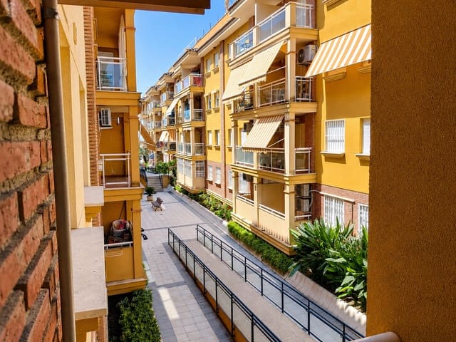 3 slaapkamer Flat te koop in Torrox met zwembad garage - € 347.000 (Ref: 9996605)