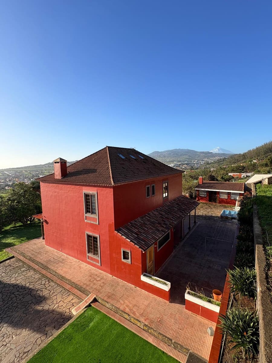 6 soveværelse Villa til salg i San Cristobal de La Laguna med swimmingpool garage - € 850.000 (Ref: 9201857)