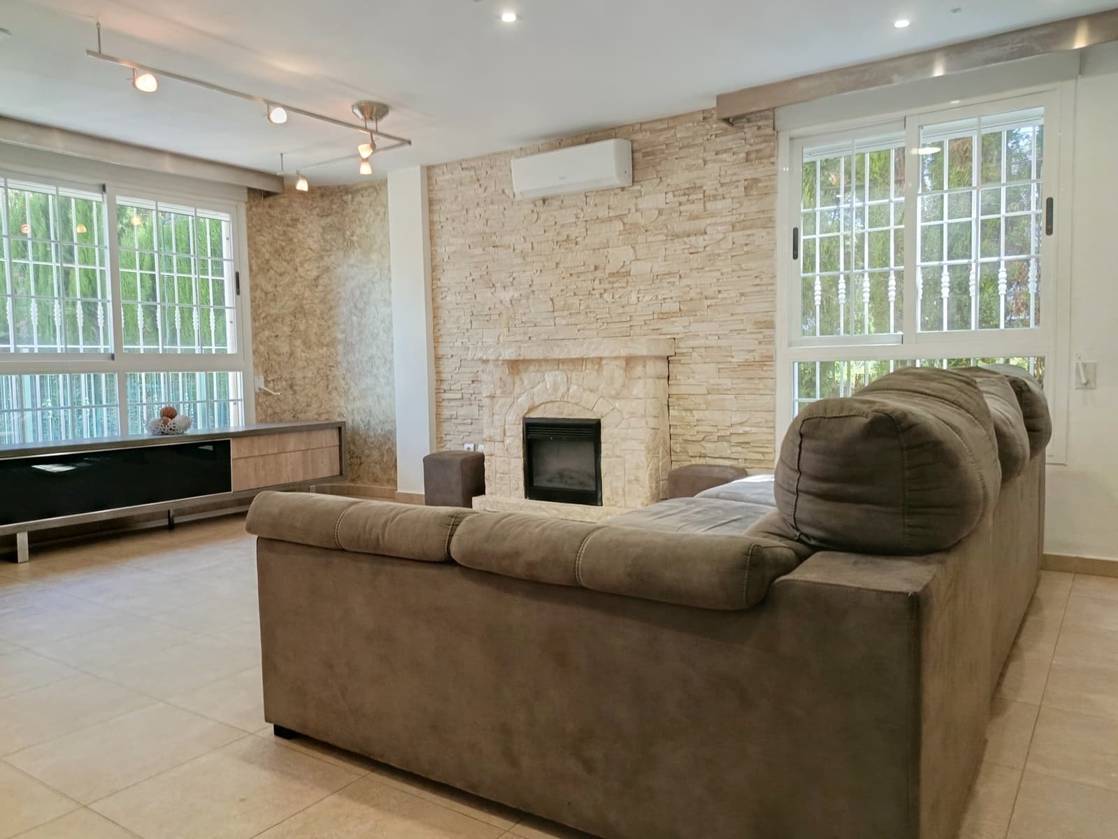 4 soveværelse Villa til salg i Paterna med swimmingpool garage - € 479.000 (Ref: 9113192)