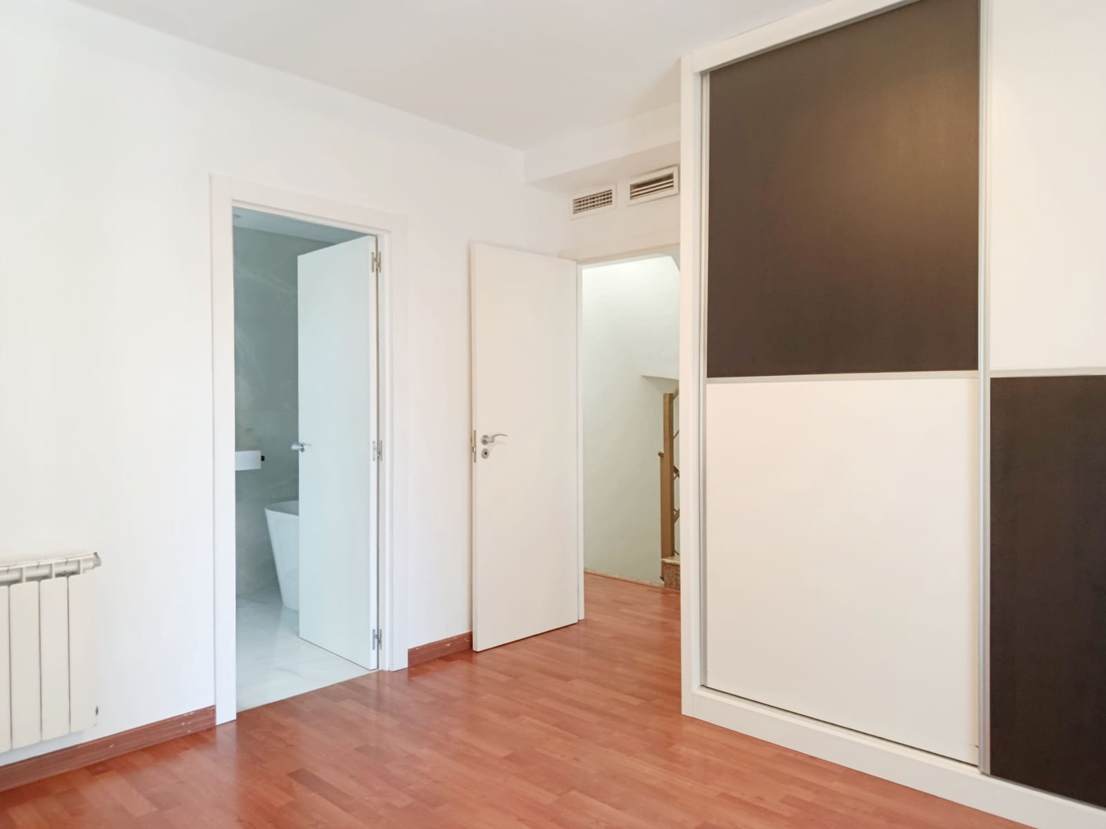 4 soveværelse Villa til salg i Paterna med swimmingpool garage - € 479.000 (Ref: 9113192)