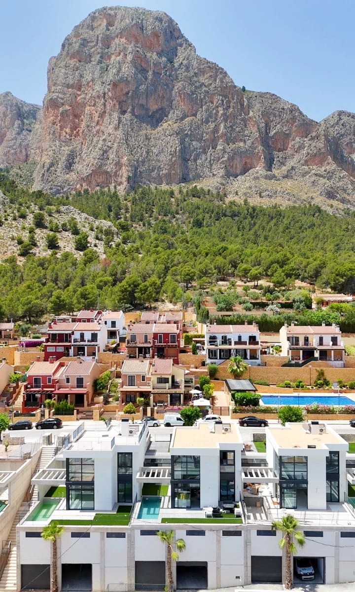 3 sypialnia Willa na sprzedaż w Polop z basenem garażem - 625 000 € (Ref: 9113236)