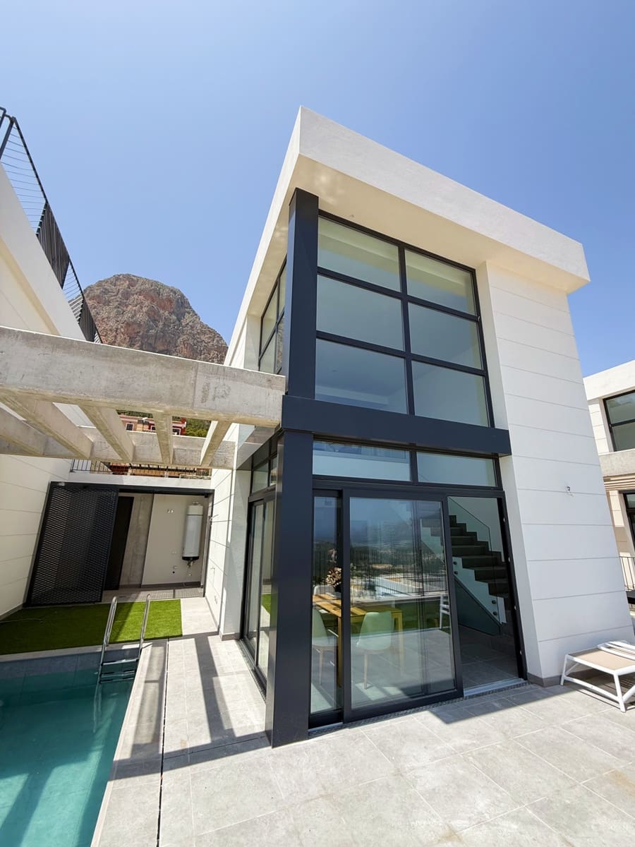 3 sypialnia Willa na sprzedaż w Polop z basenem garażem - 625 000 € (Ref: 9113236)