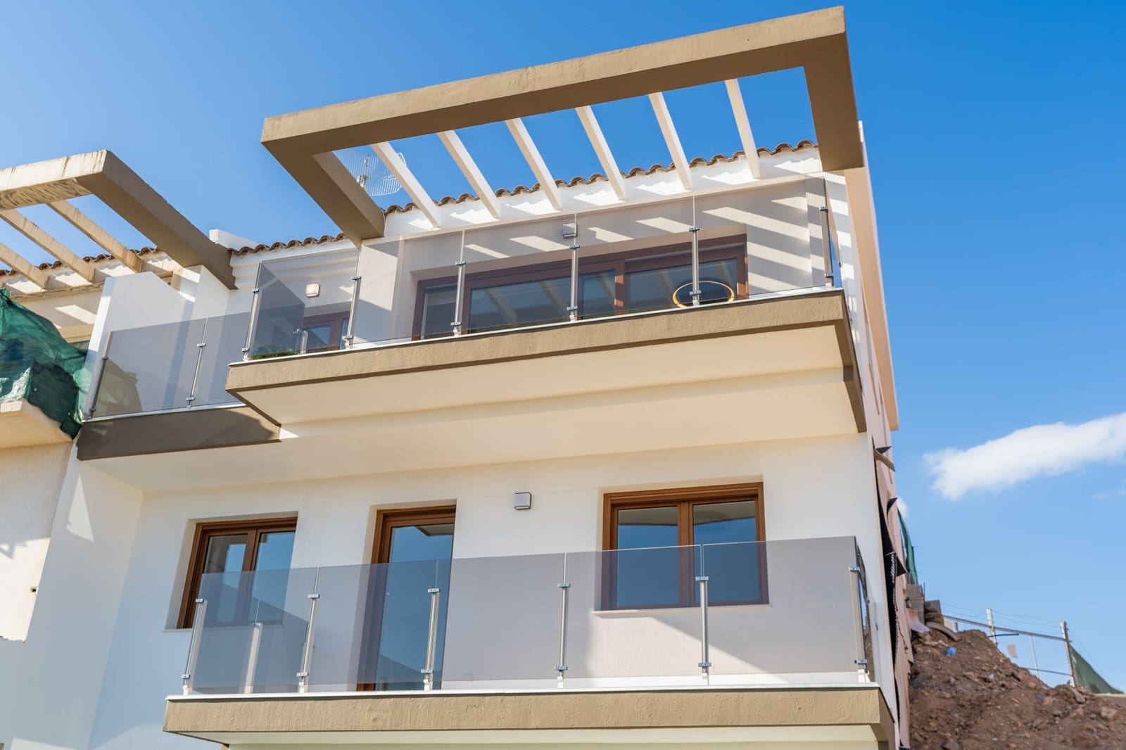 4 soveværelse Semi-Rækkehus til salg i La Nucia med swimmingpool - € 449.000 (Ref: 9127477)