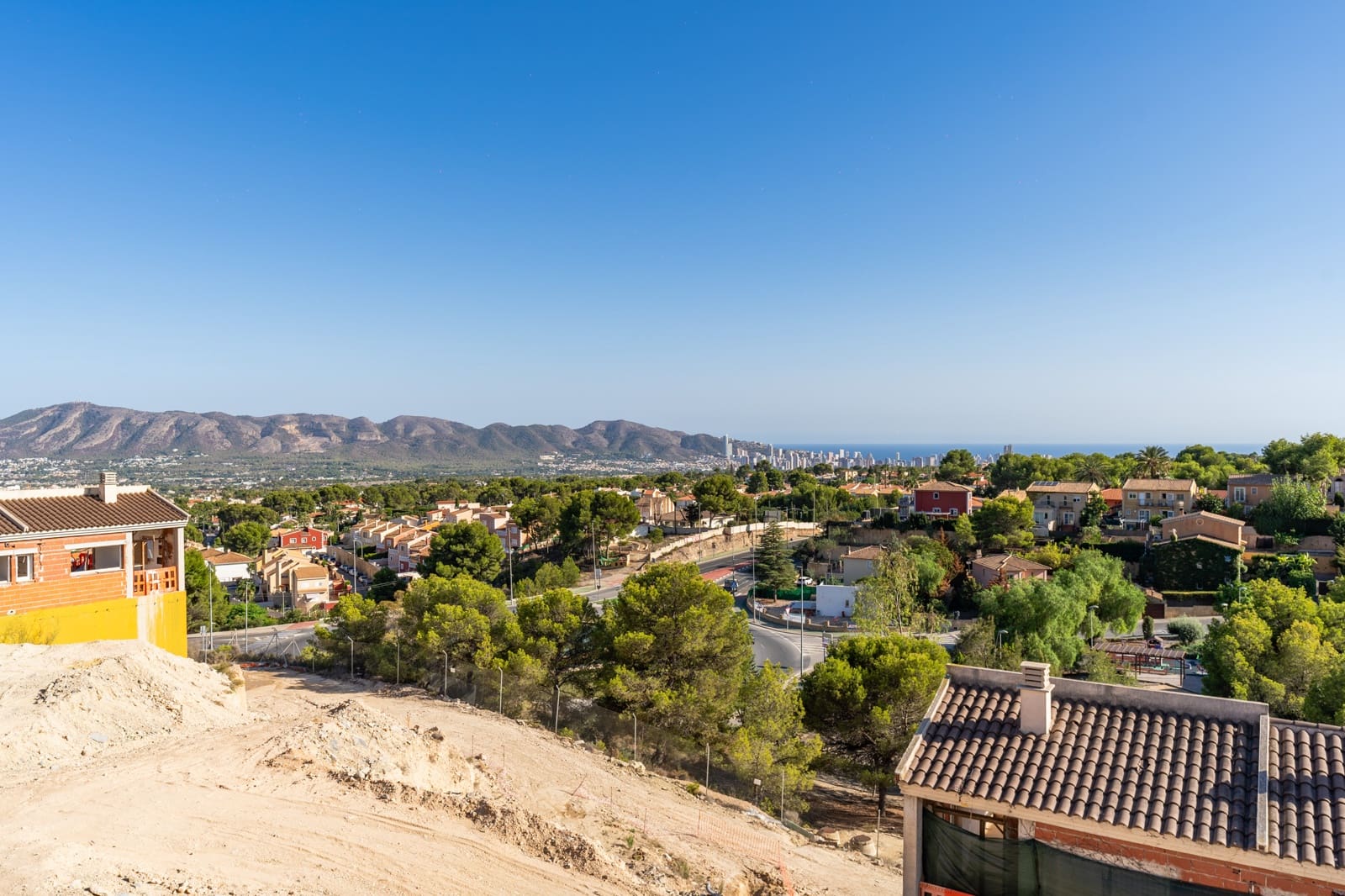 4 soveværelse Semi-Rækkehus til salg i La Nucia med swimmingpool - € 449.000 (Ref: 9127477)