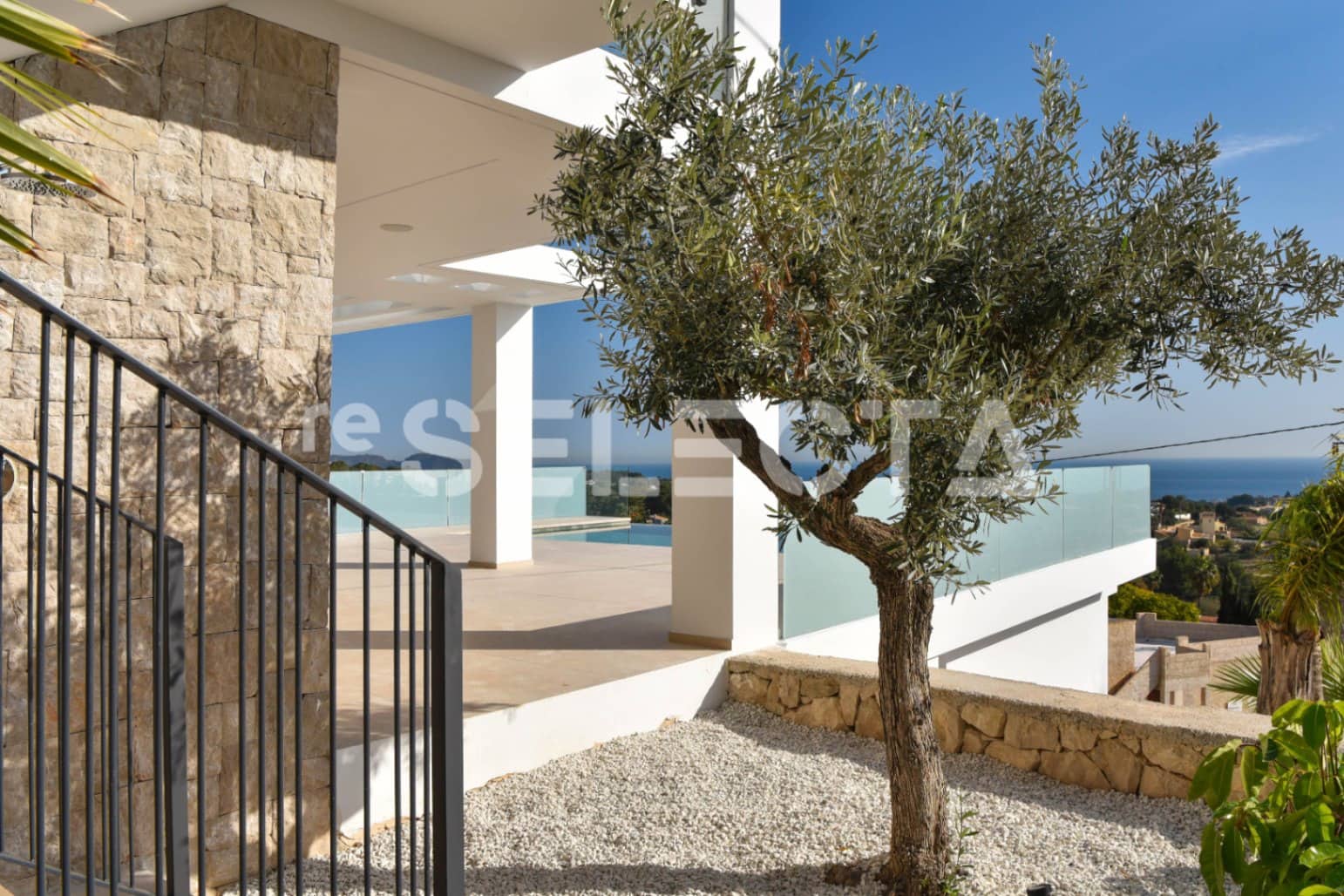 4 bedroom Villa for sale in Calpe / Calp with pool garage - € 1,985,000 (Ref: 9255820)