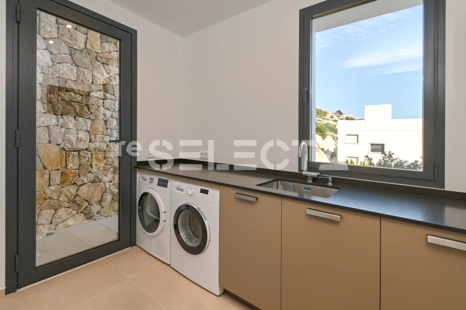 4 bedroom Villa for sale in Calpe / Calp with pool garage - € 1,985,000 (Ref: 9255820)