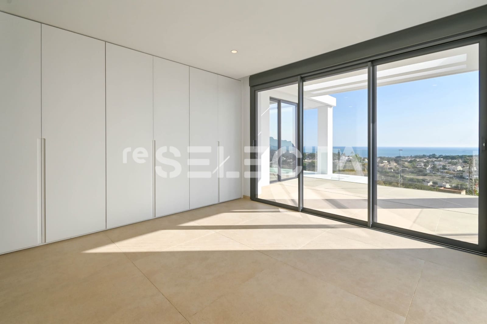 4 bedroom Villa for sale in Calpe / Calp with pool garage - € 1,985,000 (Ref: 9255820)