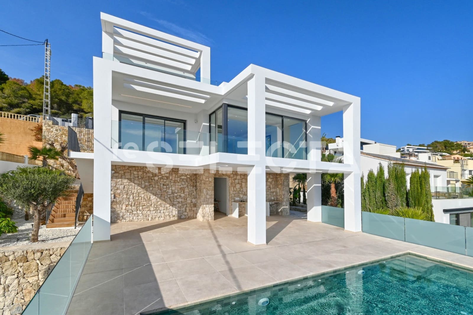 4 bedroom Villa for sale in Calpe / Calp with pool garage - € 1,985,000 (Ref: 9255820)