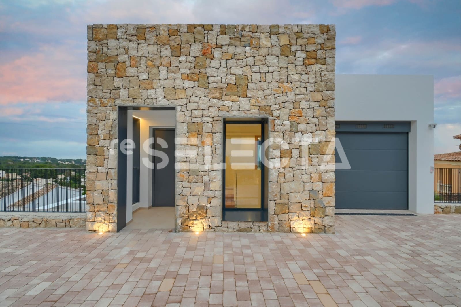 4 bedroom Villa for sale in Calpe / Calp with pool garage - € 1,985,000 (Ref: 9255820)