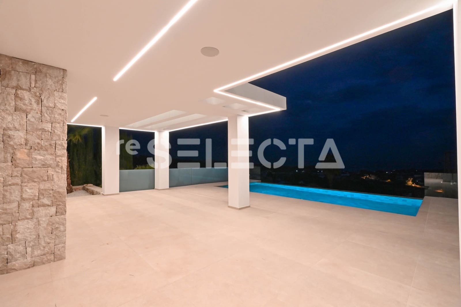 4 bedroom Villa for sale in Calpe / Calp with pool garage - € 1,985,000 (Ref: 9255820)